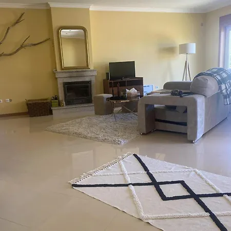 Welcoming House With Terrace And Garden In Barra De Mira *