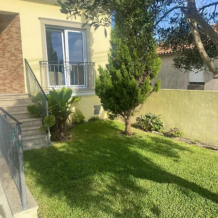 Welcoming House With Terrace And Garden In Barra De Mira Dom wakacyjny