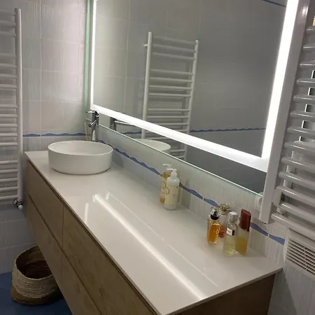 Welcoming House With Terrace And Garden In Barra De Mira *