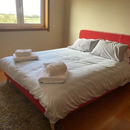 Welcoming House With Terrace And Garden In Barra De Mira Semesterbostad