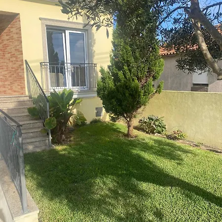 Welcoming House With Terrace And Garden In Barra De Mira Areao