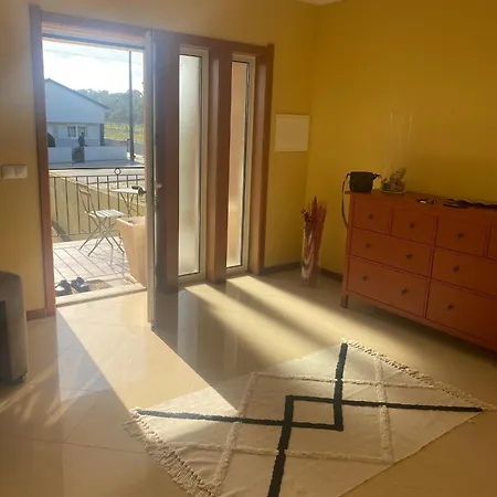 Welcoming House With Terrace And Garden In Barra De Mira Semesterbostad