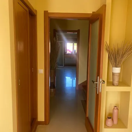 Semesterbostad Welcoming House With Terrace And Garden In Barra De Mira Areao