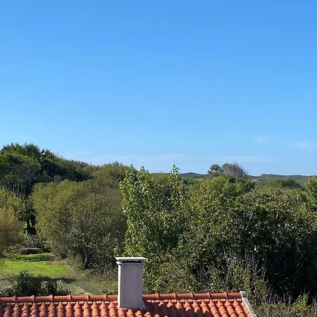 Semesterbostad Welcoming House With Terrace And Garden In Barra De Mira Areao