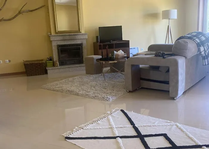 Welcoming House With Terrace And Garden In Barra De Mira *