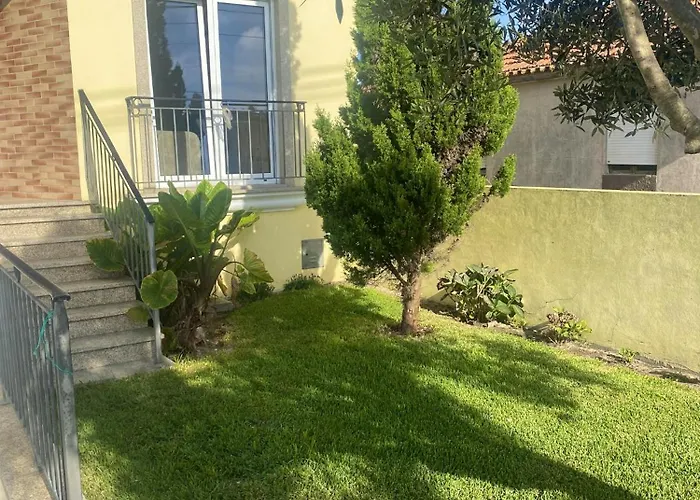 Welcoming House With Terrace And Garden In Barra De Mira Prázdninový dům